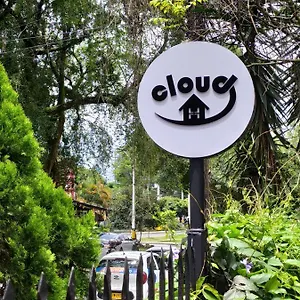 אכסניה Cloud9